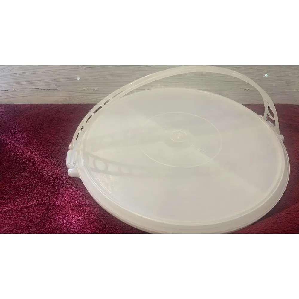 Vintage Tupperware 405 Veggie/Snack Holder with Lid